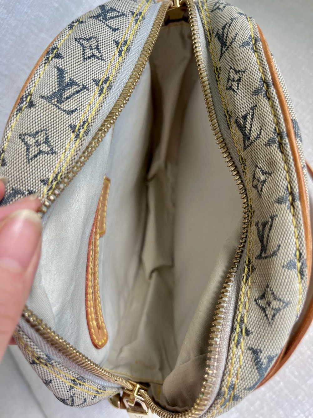 Louis Vuitton Jeane GM Mini Canvas Monogram Round Pochette Bag Blue Crossbody - Picture 8 of 8